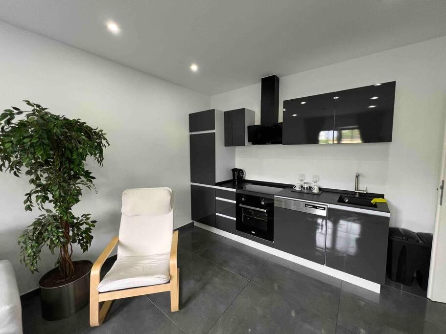 Schoenes 2 Zimmer Apartment An Der Stadt Grenze Mit Klimaanlage Blankenfelde-Mahlow المظهر الخارجي الصورة